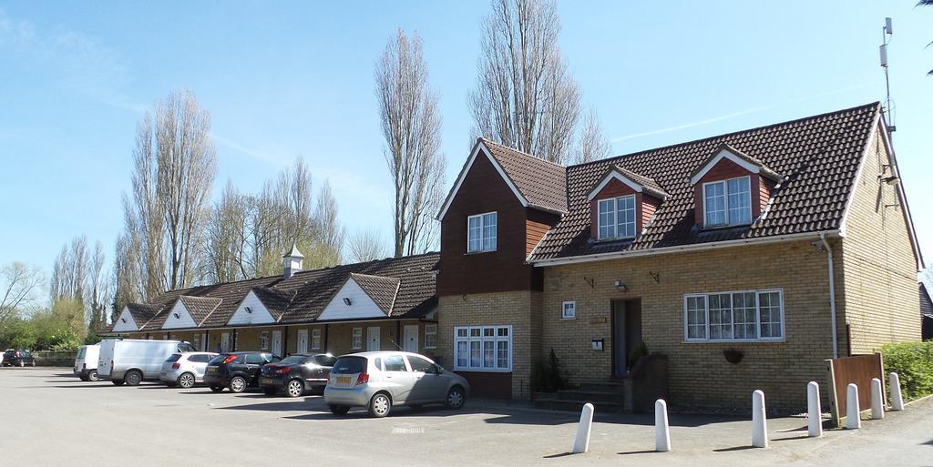 Roydon Marina Village Hotel Bilik gambar